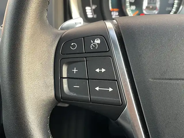 ボルボ Ｖ６０ クロスカントリー D4 クラシック 滋賀県 2017(平29)年 5.2万km オニキスブラックP HDD純正ナビ/・Bluetooth/CD/DVD/バックカメラ/革巻きステアリング/ステアリングリモコン/パドルシフト/クルーズコントロール/ETC/前席パワーシート/前席シートヒーター/レザーシート/HIDオートライト/アクティブハイビーム/シティセーフティ/スマートキー