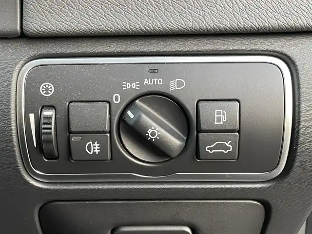 ボルボ Ｖ６０ クロスカントリー D4 クラシック 滋賀県 2017(平29)年 5.2万km オニキスブラックP HDD純正ナビ/・Bluetooth/CD/DVD/バックカメラ/革巻きステアリング/ステアリングリモコン/パドルシフト/クルーズコントロール/ETC/前席パワーシート/前席シートヒーター/レザーシート/HIDオートライト/アクティブハイビーム/シティセーフティ/スマートキー