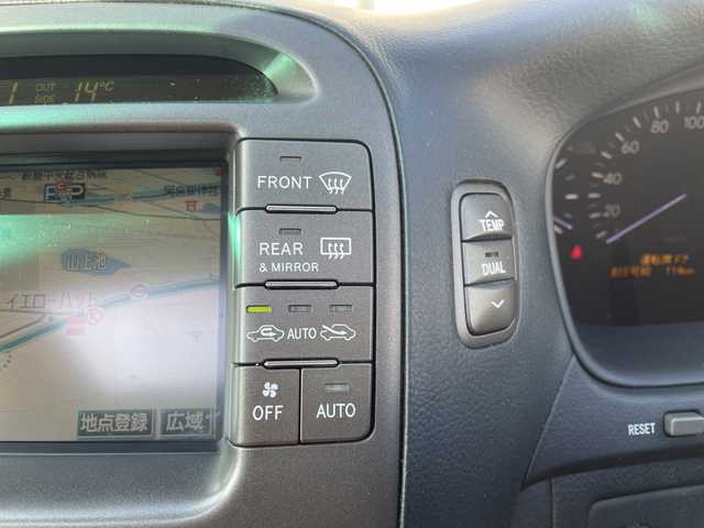 トヨタ セルシオ C インテリアセレクション 三重県 2005(平17)年 9.6万km ホワイトパールクリスタルシャイン 登録時走行距離　９５１４９ｋｍ/禁煙車/サンルーフ/黒皮シート/ETC/純正ナビ/AM/FM/CD/MD/TV（ワンセグ）/ドライブレコーダー（前後）/コーナーセンサー/クルーズコントロール/ステアリングスイッチ/パワーシート/シートメモリー/シートヒーター・クーラー/AUTOウインドウ/AUTOライト/電格ミラー/純正フロアマット/純正18インチアルミホイール/スタットレス・ゴムチェーン