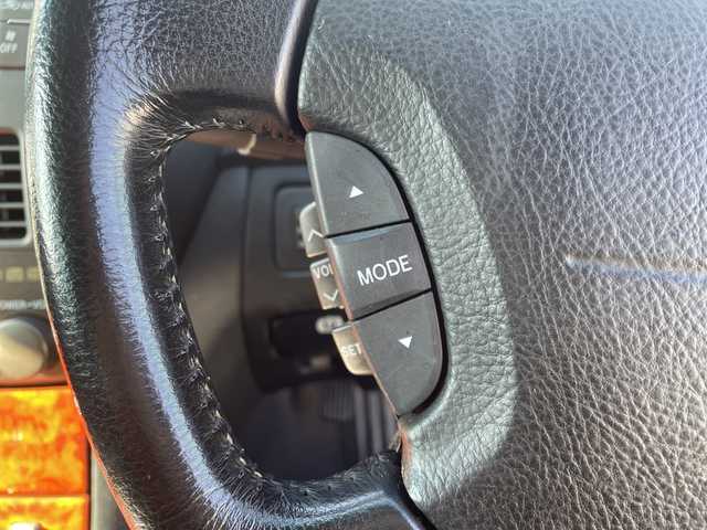 トヨタ セルシオ C インテリアセレクション 三重県 2005(平17)年 9.6万km ホワイトパールクリスタルシャイン 登録時走行距離　９５１４９ｋｍ/禁煙車/サンルーフ/黒皮シート/ETC/純正ナビ/AM/FM/CD/MD/TV（ワンセグ）/ドライブレコーダー（前後）/コーナーセンサー/クルーズコントロール/ステアリングスイッチ/パワーシート/シートメモリー/シートヒーター・クーラー/AUTOウインドウ/AUTOライト/電格ミラー/純正フロアマット/純正18インチアルミホイール/スタットレス・ゴムチェーン