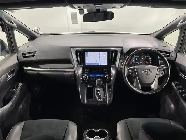 トヨタ ヴェルファイア Z ゴールデンアイズ 愛知県 2020(令2)年 4.6万km ホワイトパールクリスタルシャイン 純正１０インチナビ　/(AM/FM/USB/Bluetooth/Miracast/フルセグTV)/トヨタセーフティセンス　/　　-プリクラッシュセーフティ/　　-レーントレーニングアシスト/　　-レーダークルーズコントロール/　　-ロードサインアシスト/オートマチックハイビーム/ＡＣ１００Ｖ　/両側パワースライドドア　/ビルトインＥＴＣ　/３眼ＬＥＤヘッドライト　/LEDフォグランプ/電動バックドア　/ドライブレコーダー　/オットマン　/クリアランスソナー　/バックカメラ/SOSコール/電動パーキングブレーキ/プッシュスタート/　　-スマートキー