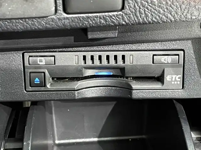 トヨタ ヴェルファイア Z ゴールデンアイズ 愛知県 2020(令2)年 4.6万km ホワイトパールクリスタルシャイン 純正１０インチナビ　/(AM/FM/USB/Bluetooth/Miracast/フルセグTV)/トヨタセーフティセンス　/　　-プリクラッシュセーフティ/　　-レーントレーニングアシスト/　　-レーダークルーズコントロール/　　-ロードサインアシスト/オートマチックハイビーム/ＡＣ１００Ｖ　/両側パワースライドドア　/ビルトインＥＴＣ　/３眼ＬＥＤヘッドライト　/LEDフォグランプ/電動バックドア　/ドライブレコーダー　/オットマン　/クリアランスソナー　/バックカメラ/SOSコール/電動パーキングブレーキ/プッシュスタート/　　-スマートキー