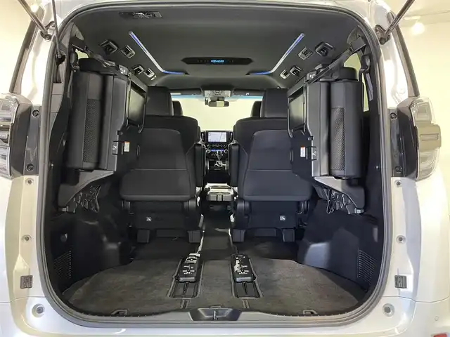 トヨタ ヴェルファイア Z ゴールデンアイズ 愛知県 2020(令2)年 4.6万km ホワイトパールクリスタルシャイン 純正１０インチナビ　/(AM/FM/USB/Bluetooth/Miracast/フルセグTV)/トヨタセーフティセンス　/　　-プリクラッシュセーフティ/　　-レーントレーニングアシスト/　　-レーダークルーズコントロール/　　-ロードサインアシスト/オートマチックハイビーム/ＡＣ１００Ｖ　/両側パワースライドドア　/ビルトインＥＴＣ　/３眼ＬＥＤヘッドライト　/LEDフォグランプ/電動バックドア　/ドライブレコーダー　/オットマン　/クリアランスソナー　/バックカメラ/SOSコール/電動パーキングブレーキ/プッシュスタート/　　-スマートキー