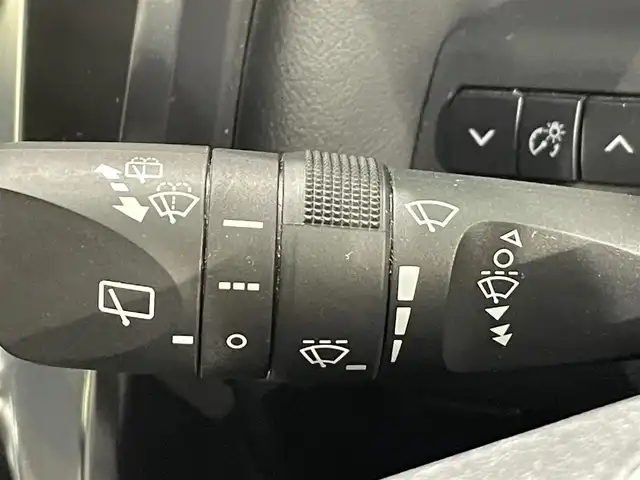 トヨタ ヴェルファイア Z ゴールデンアイズ 愛知県 2020(令2)年 4.6万km ホワイトパールクリスタルシャイン 純正１０インチナビ　/(AM/FM/USB/Bluetooth/Miracast/フルセグTV)/トヨタセーフティセンス　/　　-プリクラッシュセーフティ/　　-レーントレーニングアシスト/　　-レーダークルーズコントロール/　　-ロードサインアシスト/オートマチックハイビーム/ＡＣ１００Ｖ　/両側パワースライドドア　/ビルトインＥＴＣ　/３眼ＬＥＤヘッドライト　/LEDフォグランプ/電動バックドア　/ドライブレコーダー　/オットマン　/クリアランスソナー　/バックカメラ/SOSコール/電動パーキングブレーキ/プッシュスタート/　　-スマートキー