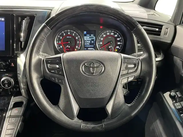 トヨタ ヴェルファイア Z ゴールデンアイズ 愛知県 2020(令2)年 4.6万km ホワイトパールクリスタルシャイン 純正１０インチナビ　/(AM/FM/USB/Bluetooth/Miracast/フルセグTV)/トヨタセーフティセンス　/　　-プリクラッシュセーフティ/　　-レーントレーニングアシスト/　　-レーダークルーズコントロール/　　-ロードサインアシスト/オートマチックハイビーム/ＡＣ１００Ｖ　/両側パワースライドドア　/ビルトインＥＴＣ　/３眼ＬＥＤヘッドライト　/LEDフォグランプ/電動バックドア　/ドライブレコーダー　/オットマン　/クリアランスソナー　/バックカメラ/SOSコール/電動パーキングブレーキ/プッシュスタート/　　-スマートキー
