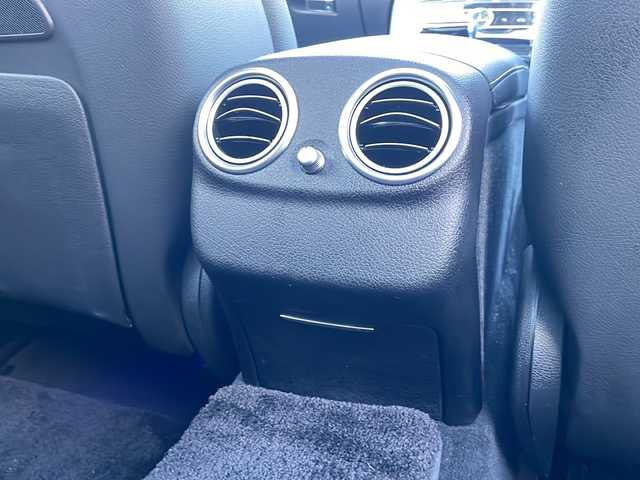 メルセデス・ベンツ Ｅ２２０ｄ 4マチック オールテレイン 東京都 2018(平30)年 5.8万km オブシディアンブラック ワンオーナー/新車時保証書　整備記録簿/取扱説明書　/アクティブブレーキアシスト/アクティブディスタンスアシストディストロニック/アクティブブラインドウスポット/アクティブレーンキーピングアシスト/アイドリングストップ/純正ナビ/フルセグTV/SD/BT/USB/AppleCarPlay/CDプレイヤー/360度カメラ　ETC【DSRC】/ブルメスター/ヘッドアップデイスプレイ/ドライブレコーダー【前】/サンルーフ/レザーシート/全席シートヒーター/Fベンチレーター/フロントメモリー付パワーシート/スマートキー×2/LEDヘッドライト/オートライト/パドルシフト付皮巻きハンドル/純正19インチインチアルミ