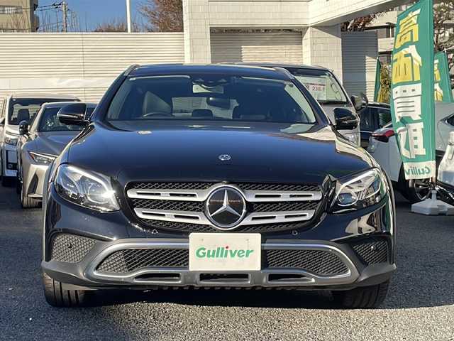 メルセデス・ベンツ Ｅ２２０ｄ 4マチック オールテレイン 東京都 2018(平30)年 5.8万km オブシディアンブラック ワンオーナー/新車時保証書　整備記録簿/取扱説明書　/アクティブブレーキアシスト/アクティブディスタンスアシストディストロニック/アクティブブラインドウスポット/アクティブレーンキーピングアシスト/アイドリングストップ/純正ナビ/フルセグTV/SD/BT/USB/AppleCarPlay/CDプレイヤー/360度カメラ　ETC【DSRC】/ブルメスター/ヘッドアップデイスプレイ/ドライブレコーダー【前】/サンルーフ/レザーシート/全席シートヒーター/Fベンチレーター/フロントメモリー付パワーシート/スマートキー×2/LEDヘッドライト/オートライト/パドルシフト付皮巻きハンドル/純正19インチインチアルミ