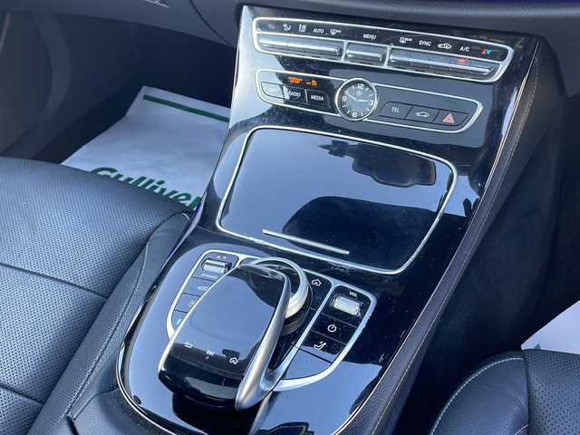 メルセデス・ベンツ Ｅ２２０ｄ 4マチック オールテレイン 東京都 2018(平30)年 5.8万km オブシディアンブラック ワンオーナー/新車時保証書　整備記録簿/取扱説明書　/アクティブブレーキアシスト/アクティブディスタンスアシストディストロニック/アクティブブラインドウスポット/アクティブレーンキーピングアシスト/アイドリングストップ/純正ナビ/フルセグTV/SD/BT/USB/AppleCarPlay/CDプレイヤー/360度カメラ　ETC【DSRC】/ブルメスター/ヘッドアップデイスプレイ/ドライブレコーダー【前】/サンルーフ/レザーシート/全席シートヒーター/Fベンチレーター/フロントメモリー付パワーシート/スマートキー×2/LEDヘッドライト/オートライト/パドルシフト付皮巻きハンドル/純正19インチインチアルミ