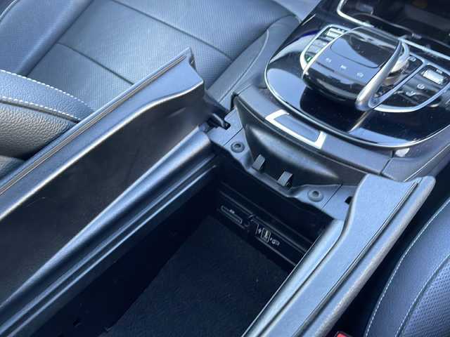 メルセデス・ベンツ Ｅ２２０ｄ 4マチック オールテレイン 東京都 2018(平30)年 5.8万km オブシディアンブラック ワンオーナー/新車時保証書　整備記録簿/取扱説明書　/アクティブブレーキアシスト/アクティブディスタンスアシストディストロニック/アクティブブラインドウスポット/アクティブレーンキーピングアシスト/アイドリングストップ/純正ナビ/フルセグTV/SD/BT/USB/AppleCarPlay/CDプレイヤー/360度カメラ　ETC【DSRC】/ブルメスター/ヘッドアップデイスプレイ/ドライブレコーダー【前】/サンルーフ/レザーシート/全席シートヒーター/Fベンチレーター/フロントメモリー付パワーシート/スマートキー×2/LEDヘッドライト/オートライト/パドルシフト付皮巻きハンドル/純正19インチインチアルミ