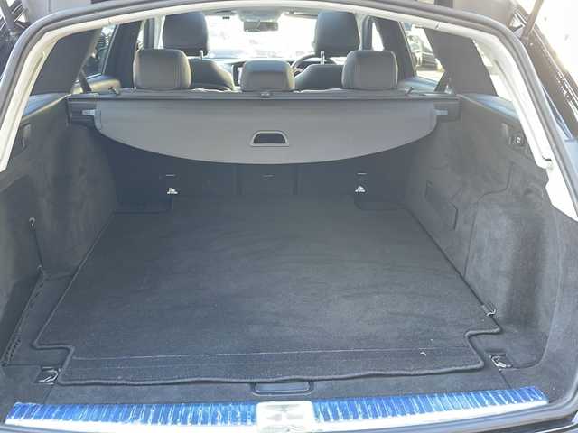 メルセデス・ベンツ Ｅ２２０ｄ 4マチック オールテレイン 東京都 2018(平30)年 5.8万km オブシディアンブラック ワンオーナー/新車時保証書　整備記録簿/取扱説明書　/アクティブブレーキアシスト/アクティブディスタンスアシストディストロニック/アクティブブラインドウスポット/アクティブレーンキーピングアシスト/アイドリングストップ/純正ナビ/フルセグTV/SD/BT/USB/AppleCarPlay/CDプレイヤー/360度カメラ　ETC【DSRC】/ブルメスター/ヘッドアップデイスプレイ/ドライブレコーダー【前】/サンルーフ/レザーシート/全席シートヒーター/Fベンチレーター/フロントメモリー付パワーシート/スマートキー×2/LEDヘッドライト/オートライト/パドルシフト付皮巻きハンドル/純正19インチインチアルミ