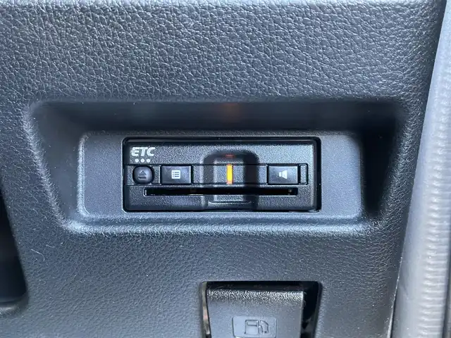 スズキ スペーシア ギア HYBRID XZターボ 和歌山県 2022(令4)年 3.9万km クールカーキパールメタリック/ガンメタリック2トーン ターボ/ディーラー純正ナビ（AM/FM/CD/DVD/SD/MEMORY MUSIC/iPod/USB/Bluetooth/フルセグTV）/両側パワースライドドア/前後ドラレコ/全方位モニター/D/N席　シートヒーター/SUPER CAT　レーダー/クルーズコントロール追従あり/デュアルカメラブレーキサポート/HUD/車線逸脱警報/ETC/純正フロアマット/純正ドアバイザー/保証書/取扱説明書/スペアキー×１