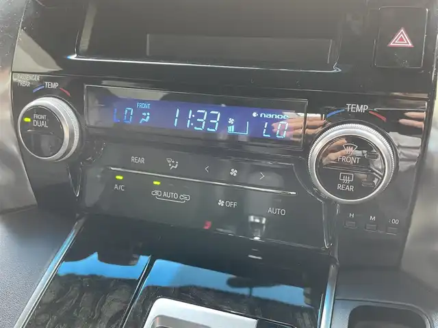 トヨタ ヴェルファイア Z Aエディション ゴールデンアイズ 滋賀県 2017(平29)年 6.1万km ホワイトパールクリスタルシャイン 禁煙車/純正ナビ/（CD/DVD/SD/Bluetooth/フルセグTV）/バックカメラ/純正フリップダウンモニター/前方ドライブレコーダー/ビルトインETC/両側電動スライドドア/プリクラッシュセーフティー/パーキングサポートブレーキ/クリアランスソナー/ウッドコンビステアリング/レーダークルーズコントロール/ステアリングリモコン/ハーフレザーシート/電動パーキングブレーキ/オートホールドブレーキ/オートリトラーミラー/純正フロアマット/純正アルミホイール