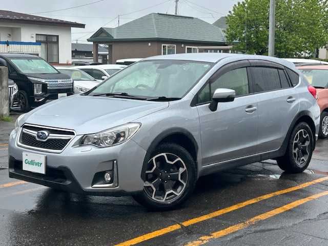スバル インプレッサ ＸＶ 2．0i－L アイサイト 道東・釧路十勝 2016(平28)年 6万km アイスシルバーメタリック 4WD/社外メモリーナビ/  (DVD/CD/フルセグTV/Bluetooth)/バックカメラ/アイサイト/衝突軽減ブレーキ/レーンキープアシスト/レーダークルーズコントロール/パドルシフト/革巻きステアリング/前席パワーシート/HIDヘッドライト/フォグライト/ブラインドスポットモニター/アイドリングストップ/横滑り防止装置/ドライブレコーダー/USBソケット/ウィンカーミラー/電動格納ミラー/純正フロアマット/ドアバイザー/ビルトインETC/スマートキー/エンジンプッシュスタート/スペアキー/取扱説明書/保証書/ナビ取説/純正17インチアルミホイール/夏タイヤ積み込み/  (225/55R17、5mm、純正AW)