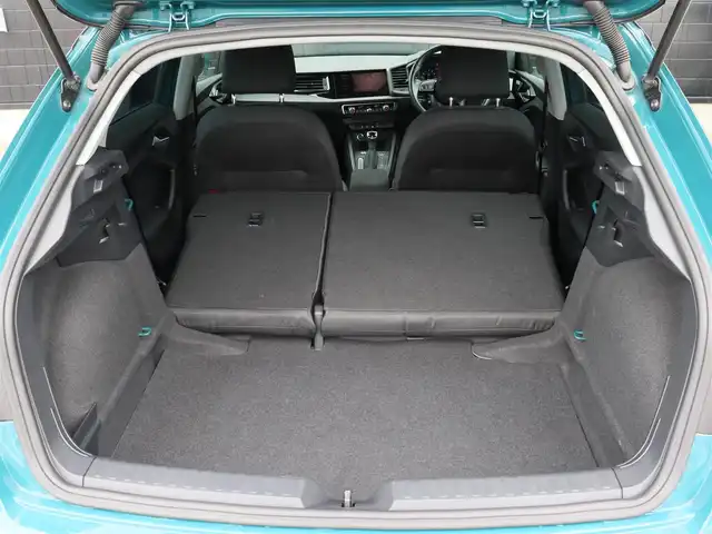 アウディ Ａ１ SB 25TFSI 宮城県 2021(令3)年 3.2万km ＤグリーンⅡ 純正ナビ【ＢＴ／ＵＳＢ】/アダプティブクルーズコントロール　/バックカメラ　/バーチャルコックピット　/マトリクスＬＥＤ　/シートヒーター(DN席)/純正１５インチＡＷ　/レーンキープアシスト　/コーナーセンサー(前後)/ブラインドスポットアシスト/プッシュスタート/アドバンスドキー/オートマチックハイビーム/オートライト/アイドリングストップ/MTモード付/ETC2.0　/禁煙車