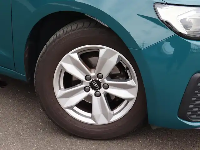 アウディ Ａ１ SB 25TFSI 宮城県 2021(令3)年 3.2万km ＤグリーンⅡ 純正ナビ【ＢＴ／ＵＳＢ】/アダプティブクルーズコントロール　/バックカメラ　/バーチャルコックピット　/マトリクスＬＥＤ　/シートヒーター(DN席)/純正１５インチＡＷ　/レーンキープアシスト　/コーナーセンサー(前後)/ブラインドスポットアシスト/プッシュスタート/アドバンスドキー/オートマチックハイビーム/オートライト/アイドリングストップ/MTモード付/ETC2.0　/禁煙車