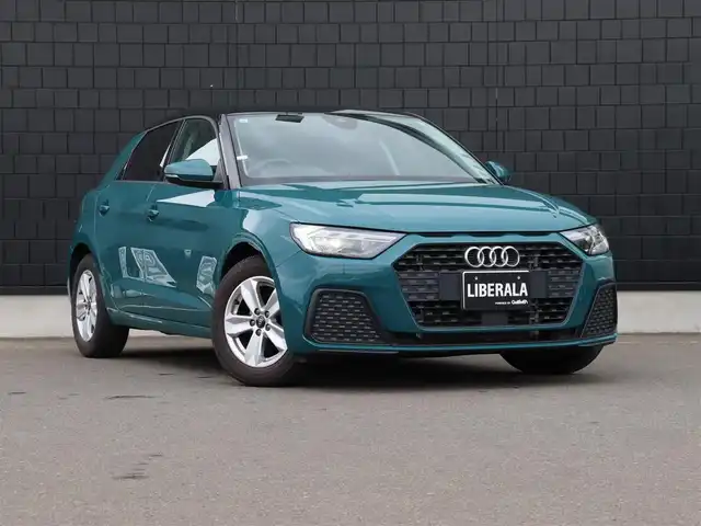 アウディ Ａ１ SB 25TFSI 宮城県 2021(令3)年 3.2万km ＤグリーンⅡ 純正ナビ【ＢＴ／ＵＳＢ】/アダプティブクルーズコントロール　/バックカメラ　/バーチャルコックピット　/マトリクスＬＥＤ　/シートヒーター(DN席)/純正１５インチＡＷ　/レーンキープアシスト　/コーナーセンサー(前後)/ブラインドスポットアシスト/プッシュスタート/アドバンスドキー/オートマチックハイビーム/オートライト/アイドリングストップ/MTモード付/ETC2.0　/禁煙車