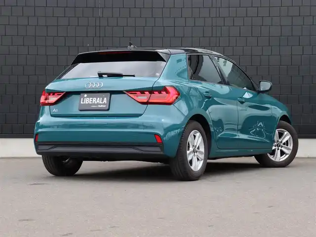 アウディ Ａ１ SB 25TFSI 宮城県 2021(令3)年 3.2万km ＤグリーンⅡ 純正ナビ【ＢＴ／ＵＳＢ】/アダプティブクルーズコントロール　/バックカメラ　/バーチャルコックピット　/マトリクスＬＥＤ　/シートヒーター(DN席)/純正１５インチＡＷ　/レーンキープアシスト　/コーナーセンサー(前後)/ブラインドスポットアシスト/プッシュスタート/アドバンスドキー/オートマチックハイビーム/オートライト/アイドリングストップ/MTモード付/ETC2.0　/禁煙車