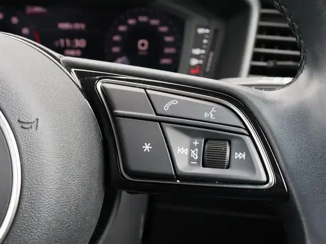 アウディ Ａ１ SB 25TFSI 宮城県 2021(令3)年 3.2万km ＤグリーンⅡ 純正ナビ【ＢＴ／ＵＳＢ】/アダプティブクルーズコントロール　/バックカメラ　/バーチャルコックピット　/マトリクスＬＥＤ　/シートヒーター(DN席)/純正１５インチＡＷ　/レーンキープアシスト　/コーナーセンサー(前後)/ブラインドスポットアシスト/プッシュスタート/アドバンスドキー/オートマチックハイビーム/オートライト/アイドリングストップ/MTモード付/ETC2.0　/禁煙車
