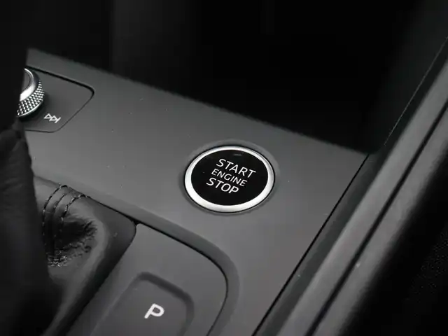 アウディ Ａ１ SB 25TFSI 宮城県 2021(令3)年 3.2万km ＤグリーンⅡ 純正ナビ【ＢＴ／ＵＳＢ】/アダプティブクルーズコントロール　/バックカメラ　/バーチャルコックピット　/マトリクスＬＥＤ　/シートヒーター(DN席)/純正１５インチＡＷ　/レーンキープアシスト　/コーナーセンサー(前後)/ブラインドスポットアシスト/プッシュスタート/アドバンスドキー/オートマチックハイビーム/オートライト/アイドリングストップ/MTモード付/ETC2.0　/禁煙車