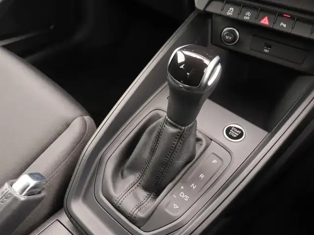 アウディ Ａ１ SB 25TFSI 宮城県 2021(令3)年 3.2万km ＤグリーンⅡ 純正ナビ【ＢＴ／ＵＳＢ】/アダプティブクルーズコントロール　/バックカメラ　/バーチャルコックピット　/マトリクスＬＥＤ　/シートヒーター(DN席)/純正１５インチＡＷ　/レーンキープアシスト　/コーナーセンサー(前後)/ブラインドスポットアシスト/プッシュスタート/アドバンスドキー/オートマチックハイビーム/オートライト/アイドリングストップ/MTモード付/ETC2.0　/禁煙車