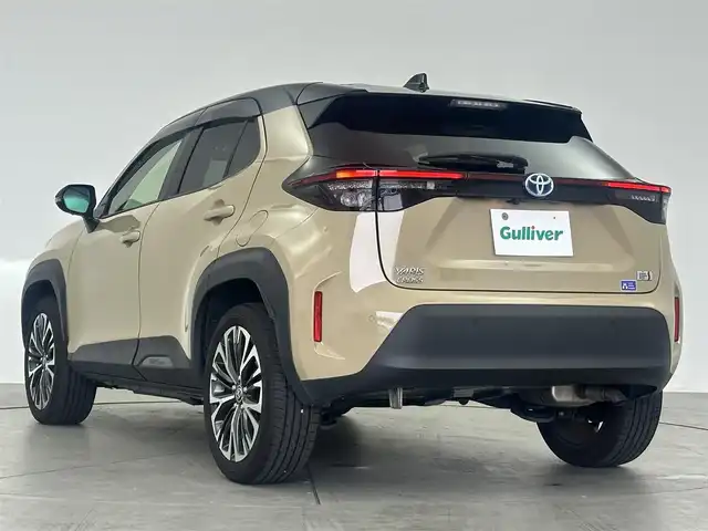 トヨタ ヤリスクロス ハイブリッド Z 愛知県 2021(令3)年 4.8万km ブラックマイカ/ベージュ 2トーン ・純正9インチナビ/・Bluetooth/・全方位カメラ/・フルセグTV/・トヨタセーフティセンス/・衝突被害軽減システム/・クルーズコントロール/・レーンキープアシスト/・コーナーセンサー/・ブラインドスポットモニター/・ヘッドアップディスプレイ/・オートライト/・オートマチックハイビーム/・LEDヘッドライト/・ドライブレコーダー/・ETC/・パワーシート/・シートヒーター/・純正AW/・純正フロアマット/・プッシュスタート/・スマートキー