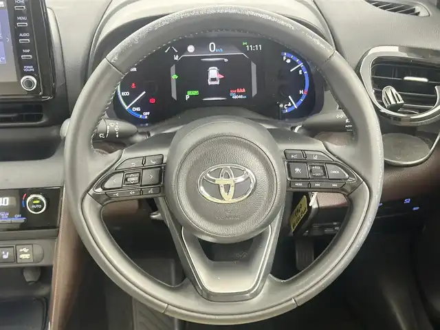 トヨタ ヤリスクロス ハイブリッド Z 愛知県 2021(令3)年 4.8万km ブラックマイカ/ベージュ 2トーン ・純正9インチナビ/・Bluetooth/・全方位カメラ/・フルセグTV/・トヨタセーフティセンス/・衝突被害軽減システム/・クルーズコントロール/・レーンキープアシスト/・コーナーセンサー/・ブラインドスポットモニター/・ヘッドアップディスプレイ/・オートライト/・オートマチックハイビーム/・LEDヘッドライト/・ドライブレコーダー/・ETC/・パワーシート/・シートヒーター/・純正AW/・純正フロアマット/・プッシュスタート/・スマートキー