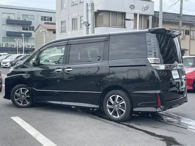 トヨタ ヴォクシー ZS 煌Ⅱ 島根県 2019(平31)年 4.9万km イナズマスパーキングブラックガラスフレーク 純正１０インチナビ　/フルセグ　/ＤＶＤ再生　/Ｂｌｕｅｔｏｏｔｈ　/バックカメラ　/ビルトインＥＴＣ　/両側パワースライド　/純正ＬＥＤヘッドライト　/オートハイビーム　/クルーズコントロール　/衝突軽減ブレーキ/レーンアシスト/アイドリングストップ/スマートキー/プッシュスタート/純正フロアマット
