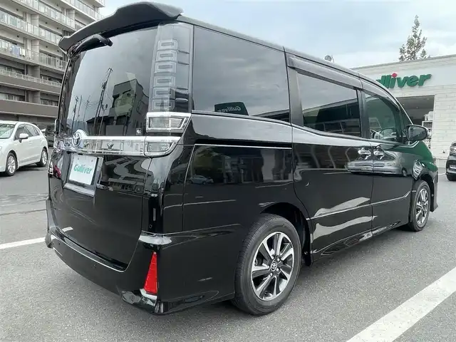 トヨタ ヴォクシー ZS 煌Ⅱ 島根県 2019(平31)年 4.9万km イナズマスパーキングブラックガラスフレーク 純正１０インチナビ　/フルセグ　/ＤＶＤ再生　/Ｂｌｕｅｔｏｏｔｈ　/バックカメラ　/ビルトインＥＴＣ　/両側パワースライド　/純正ＬＥＤヘッドライト　/オートハイビーム　/クルーズコントロール　/衝突軽減ブレーキ/レーンアシスト/アイドリングストップ/スマートキー/プッシュスタート/純正フロアマット
