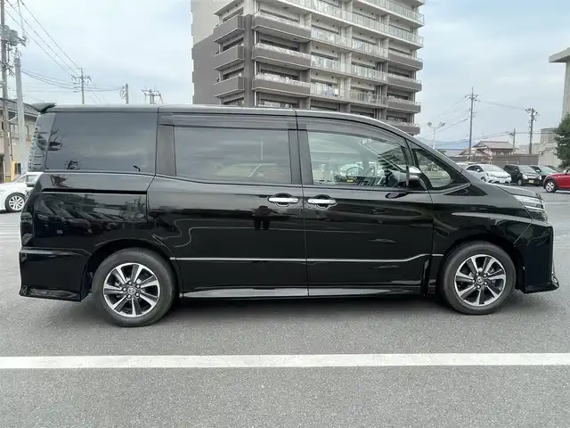 トヨタ ヴォクシー ZS 煌Ⅱ 島根県 2019(平31)年 4.9万km イナズマスパーキングブラックガラスフレーク 純正１０インチナビ　/フルセグ　/ＤＶＤ再生　/Ｂｌｕｅｔｏｏｔｈ　/バックカメラ　/ビルトインＥＴＣ　/両側パワースライド　/純正ＬＥＤヘッドライト　/オートハイビーム　/クルーズコントロール　/衝突軽減ブレーキ/レーンアシスト/アイドリングストップ/スマートキー/プッシュスタート/純正フロアマット