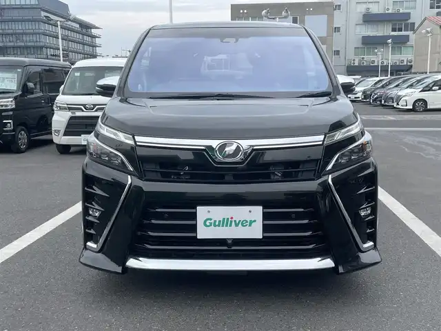 トヨタ ヴォクシー ZS 煌Ⅱ 島根県 2019(平31)年 4.9万km イナズマスパーキングブラックガラスフレーク 純正１０インチナビ　/フルセグ　/ＤＶＤ再生　/Ｂｌｕｅｔｏｏｔｈ　/バックカメラ　/ビルトインＥＴＣ　/両側パワースライド　/純正ＬＥＤヘッドライト　/オートハイビーム　/クルーズコントロール　/衝突軽減ブレーキ/レーンアシスト/アイドリングストップ/スマートキー/プッシュスタート/純正フロアマット