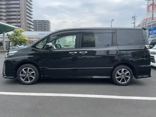トヨタ ヴォクシー ZS 煌Ⅱ 島根県 2019(平31)年 4.9万km イナズマスパーキングブラックガラスフレーク 純正１０インチナビ　/フルセグ　/ＤＶＤ再生　/Ｂｌｕｅｔｏｏｔｈ　/バックカメラ　/ビルトインＥＴＣ　/両側パワースライド　/純正ＬＥＤヘッドライト　/オートハイビーム　/クルーズコントロール　/衝突軽減ブレーキ/レーンアシスト/アイドリングストップ/スマートキー/プッシュスタート/純正フロアマット