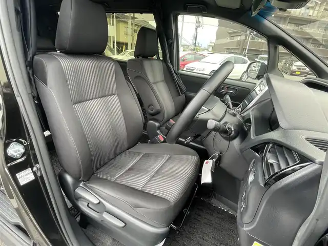 トヨタ ヴォクシー ZS 煌Ⅱ 島根県 2019(平31)年 4.9万km イナズマスパーキングブラックガラスフレーク 純正１０インチナビ　/フルセグ　/ＤＶＤ再生　/Ｂｌｕｅｔｏｏｔｈ　/バックカメラ　/ビルトインＥＴＣ　/両側パワースライド　/純正ＬＥＤヘッドライト　/オートハイビーム　/クルーズコントロール　/衝突軽減ブレーキ/レーンアシスト/アイドリングストップ/スマートキー/プッシュスタート/純正フロアマット