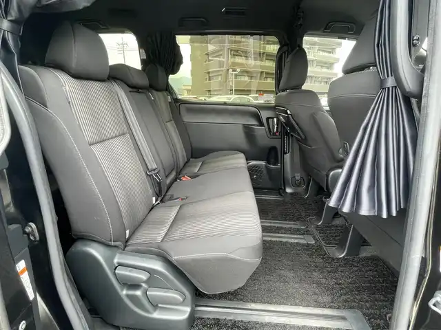 トヨタ ヴォクシー ZS 煌Ⅱ 島根県 2019(平31)年 4.9万km イナズマスパーキングブラックガラスフレーク 純正１０インチナビ　/フルセグ　/ＤＶＤ再生　/Ｂｌｕｅｔｏｏｔｈ　/バックカメラ　/ビルトインＥＴＣ　/両側パワースライド　/純正ＬＥＤヘッドライト　/オートハイビーム　/クルーズコントロール　/衝突軽減ブレーキ/レーンアシスト/アイドリングストップ/スマートキー/プッシュスタート/純正フロアマット