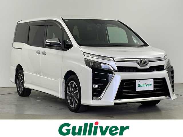 トヨタ ヴォクシー ZS 煌Ⅱ 道央・札幌 2019(令1)年 5.7万km ホワイトパールクリスタルシャイン ・4WD/寒冷地仕様/・トヨタセーフティセンス/・プリクラッシュセーフティ/・クルーズコントロール/・横滑り防止装置/レーンアシスト/・コーナーセンサー/・純正10インチSDナビ/・BT/CD/DVD/USB/フルセグ/・フリップダウンモニター/・両側パワースライドドア/・スマートキー/プッシュスタート/・LEDライト/・オートライト/オートマチックハイビーム/・ドライブレコーダー/・後席カーテン/・ETC