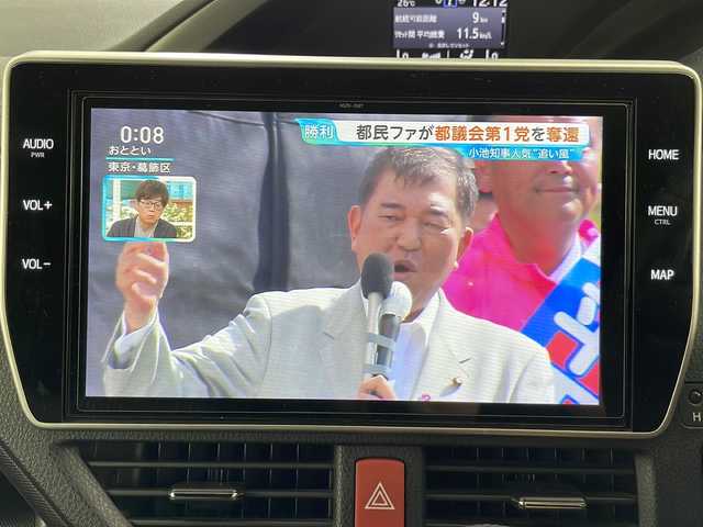 トヨタ ヴォクシー ZS 煌Ⅱ 道央・札幌 2019(令1)年 5.7万km ホワイトパールクリスタルシャイン ・4WD/寒冷地仕様/・トヨタセーフティセンス/・プリクラッシュセーフティ/・クルーズコントロール/・横滑り防止装置/レーンアシスト/・コーナーセンサー/・純正10インチSDナビ/・BT/CD/DVD/USB/フルセグ/・フリップダウンモニター/・両側パワースライドドア/・スマートキー/プッシュスタート/・LEDライト/・オートライト/オートマチックハイビーム/・ドライブレコーダー/・後席カーテン/・ETC