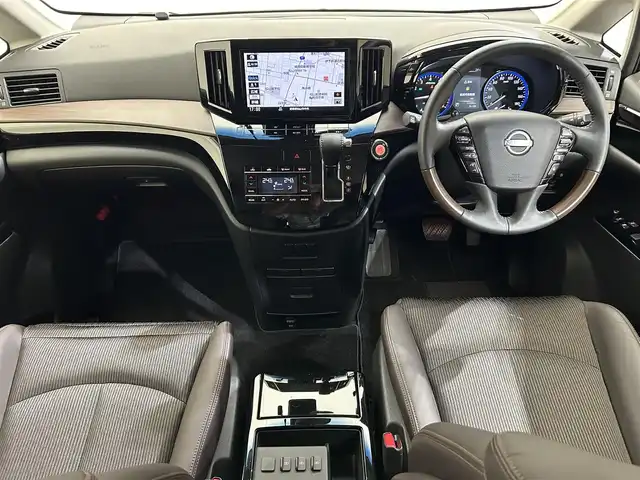 日産 エルグランド 250HWS S アーバンクロム 愛媛県 2023(令5)年 1.5万km ピュアホワイトパール ・エマージェンシーブレーキ /・純正10インチナビゲーション/・Bluetooth/フルセグテレビ/DVD/・アラウンドビューモニター/・両側パワースライドドア/・パワーバックドア/・ドライブレコーダー/・ETC/・スマートキー/・LEDヘッドライト/・オットマンセカンドシート/・クルーズコントロール