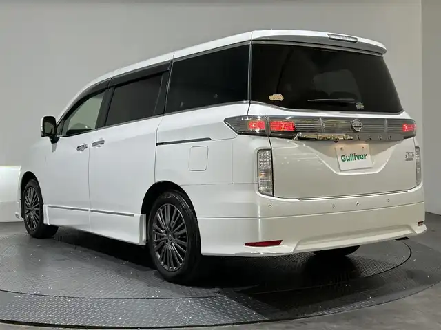 日産 エルグランド 250HWS S アーバンクロム 愛媛県 2023(令5)年 1.5万km ピュアホワイトパール ・エマージェンシーブレーキ /・純正10インチナビゲーション/・Bluetooth/フルセグテレビ/DVD/・アラウンドビューモニター/・両側パワースライドドア/・パワーバックドア/・ドライブレコーダー/・ETC/・スマートキー/・LEDヘッドライト/・オットマンセカンドシート/・クルーズコントロール