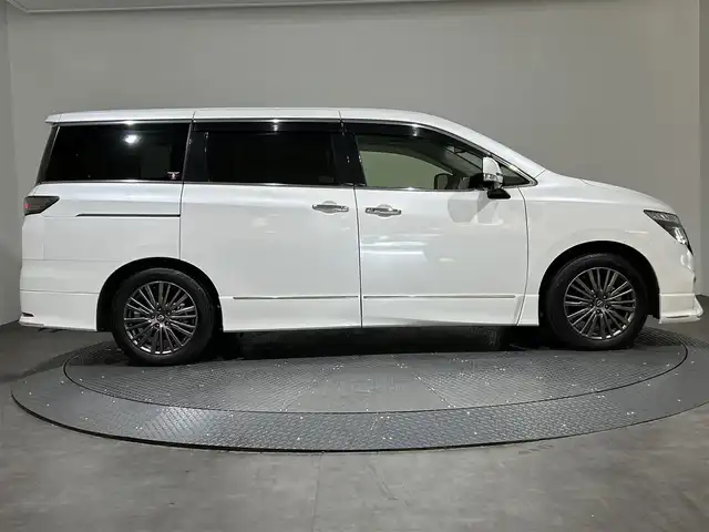 日産 エルグランド 250HWS S アーバンクロム 愛媛県 2023(令5)年 1.5万km ピュアホワイトパール ・エマージェンシーブレーキ /・純正10インチナビゲーション/・Bluetooth/フルセグテレビ/DVD/・アラウンドビューモニター/・両側パワースライドドア/・パワーバックドア/・ドライブレコーダー/・ETC/・スマートキー/・LEDヘッドライト/・オットマンセカンドシート/・クルーズコントロール