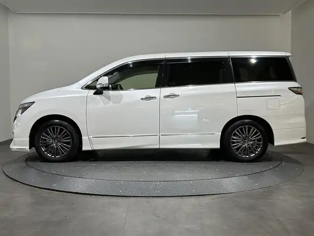 日産 エルグランド 250HWS S アーバンクロム 愛媛県 2023(令5)年 1.5万km ピュアホワイトパール ・エマージェンシーブレーキ /・純正10インチナビゲーション/・Bluetooth/フルセグテレビ/DVD/・アラウンドビューモニター/・両側パワースライドドア/・パワーバックドア/・ドライブレコーダー/・ETC/・スマートキー/・LEDヘッドライト/・オットマンセカンドシート/・クルーズコントロール