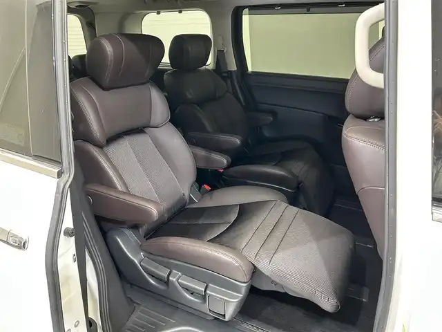 日産 エルグランド 250HWS S アーバンクロム 愛媛県 2023(令5)年 1.5万km ピュアホワイトパール ・エマージェンシーブレーキ /・純正10インチナビゲーション/・Bluetooth/フルセグテレビ/DVD/・アラウンドビューモニター/・両側パワースライドドア/・パワーバックドア/・ドライブレコーダー/・ETC/・スマートキー/・LEDヘッドライト/・オットマンセカンドシート/・クルーズコントロール