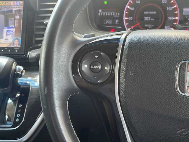 ホンダ オデッセイ アブソルート EX 高知県 2015(平27)年 8.2万km プレミアムヴィーナスブラックP 純正ナビ/(Bluetooth/CD/SD/DVD/USB/フルセグ)/レーダークルーズコントロール/ビルトインETC/バックカメラ/フリップダウンモニター/両側パワースライドドア/レーンキープアシスト/純正18インチアルミホイール/ハーフレザーシート/パワーシート/オートライト/LEDヘッドライト/フォグランプ/プッシュスタート/スマートキー/純正フロアマット/ドアバイザー/アイドリングストップ/パドルシフト/リアロールサンシェード/横滑り防止装置/衝突被害軽減ブレーキ