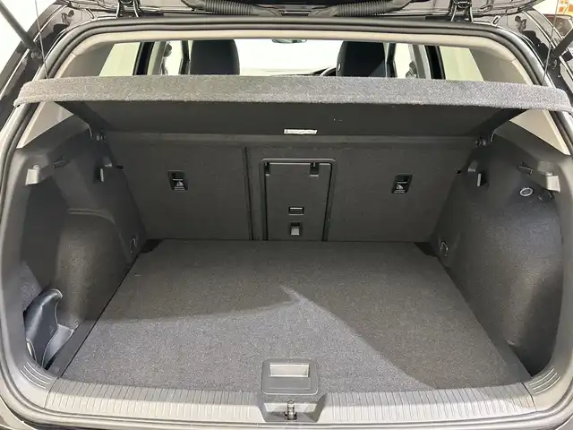 フォルクスワーゲン ＶＷ ゴルフ eTSI アクティブ 愛媛県 2022(令4)年 2.6万km 黒 ・純正メモリーナビゲーション/・Bluetooth/フルセグテレビ/・バックカメラ/・ドライブレコーダー/・ETC/・LEDヘッドライト/・コーナーセンサー/・ヘッドアップディスプレイ/・スマートキー