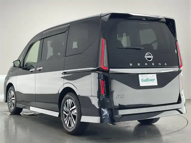 日産 セレナ ハイウェイスター V 愛知県 2023(令5)年 1.1万km ダイヤモンドブラック 純正１２．３型ナビ　全方位カメラ　禁煙車　プロパイロット　デジタルインナーミラー　内蔵型前後ドラレコ　ワイヤレス充電　ＢＳＭ　両側パワスラ　衝突軽減　追従クルコン　ハンドル支援　ＨＤＭＩ　ＬＥＤライト　エマージェンシーブレーキ　コーナーセンサー　パドルシフト