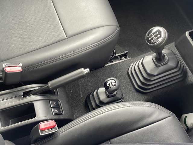 スズキ ジムニー XC 静岡県 2022(令4)年 2.4万km キネティックイエロー/ブラック メモリナビ/フルセグテレビ/バックカメラ/アイドリングストップ/クルーズコントロール/プッシュスタート/ETC/オートライト/コーナーセンサー/横滑り防止装置/レーンキープアシスト/カーテンエアバッグ/衝突被害軽減システム/LEDヘッドライト/スペアキー