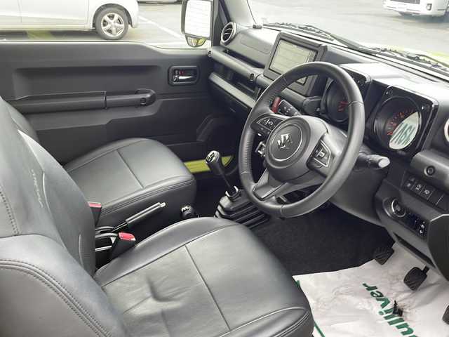 スズキ ジムニー XC 静岡県 2022(令4)年 2.4万km キネティックイエロー/ブラック メモリナビ/フルセグテレビ/バックカメラ/アイドリングストップ/クルーズコントロール/プッシュスタート/ETC/オートライト/コーナーセンサー/横滑り防止装置/レーンキープアシスト/カーテンエアバッグ/衝突被害軽減システム/LEDヘッドライト/スペアキー