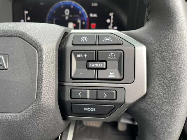 トヨタ ランドクルーザー ２５０ VX 栃木県 2024(令6)年 0.7万km ブラック ワンオーナー/サンルーフ/AUTHOR ALARMセキュリティ/革シート/前席ベンチレーション/前席シートヒーター/運転席パワーシート/パワーバックドア/純正メモリナビ・フルセグTV/　Bluetooth/USB/パノラミックビューモニター/デジタルインナーミラー/ディーラーオプション/　丸目１眼LEDヘッドライト/セーフティセンス/・プリクラッシュセーフティ/・レーントレーシングアシスト/・レーンディパーチャーアラート/・レーダークルーズコントロール/・アダプティブハイビームシステム/・ロードサインアシスト/・ドライバー異常時対応システム/・プロアクティブドライビングアシスト/・発進遅れ告知機能/パーキングサポートブレーキ/純正１８インチアルミホイール/ステアヒーター/ルーフレール/プッシュスタート/スマートキー×２/ビルトインETC2.0/新車時保証書/取扱説明書