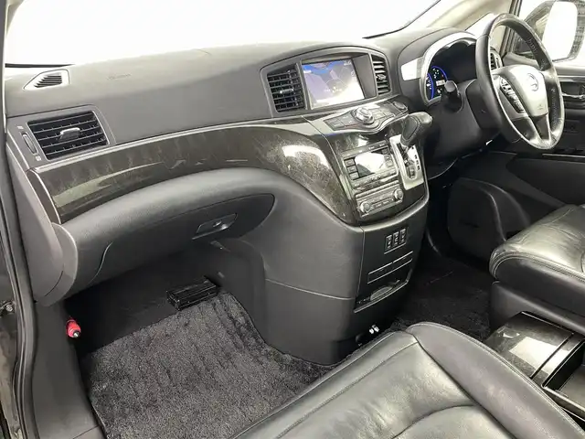 日産 エルグランド ライダー ブラックライン黒本革 パワーシート 福島県 2013(平25)年 14万km ファントムブラック BOSEサウンド/サイドエアロ/フリップダウンモニター/コーナーセンサー/純正8インチマルチナビ/・フルセグ/TV/HDD/BT/CD/DVD/FM/AM/全方位カメラ/両側パワースライドドア/LEDオートライト/・フォグランプ/レザーシート/・パワーシート/・シートヒーター/・ウォークスルー/・サンシェード/社外18インチアルミホイール付きスタッドレスタイヤ/ETC/革ステアリング/・ステアリングスイッチ/ウィンカーミラー/AC100V/プッシュスタート/・スマートキー