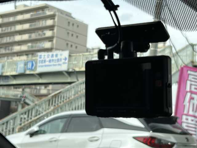 トヨタ ＧＲヤリス RZ ハイパフォーマンス 京都府 2022(令4)年 1.1万km プラチナホワイトパールマイカ ワンオーナー/JBLプレミアムサウンド/９インチ純正OPメモリーナビ/バックカメラ/GR赤キャリパー/3眼LEDヘッドライト/GR黒ハーフレザーシート/BSM/デジタルミラー/前席シートヒーター/GR本革ステアリング/ステアリングヒーター/スマートキー2本/オートワイパー/Miracast/Bluetooth/インタークーラースプレー/IMT【電動クラッチアシスト】/フォグランプ/前後ドラレコ/電動格納ミラー/純正18インチアルミホイール/純正フロアマット/アダプティブクルーズコントロール/パワーステアリング/純正ビルトインETC/４WD/ターボ/TSS/アイドリングストップ