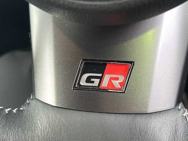 トヨタ ＧＲヤリス RZ ハイパフォーマンス 京都府 2022(令4)年 1.1万km プラチナホワイトパールマイカ ワンオーナー/JBLプレミアムサウンド/９インチ純正OPメモリーナビ/バックカメラ/GR赤キャリパー/3眼LEDヘッドライト/GR黒ハーフレザーシート/BSM/デジタルミラー/前席シートヒーター/GR本革ステアリング/ステアリングヒーター/スマートキー2本/オートワイパー/Miracast/Bluetooth/インタークーラースプレー/IMT【電動クラッチアシスト】/フォグランプ/前後ドラレコ/電動格納ミラー/純正18インチアルミホイール/純正フロアマット/アダプティブクルーズコントロール/パワーステアリング/純正ビルトインETC/４WD/ターボ/TSS/アイドリングストップ