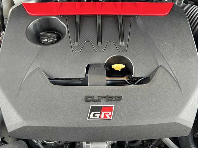 トヨタ ＧＲヤリス RZ ハイパフォーマンス 京都府 2022(令4)年 1.1万km プラチナホワイトパールマイカ ワンオーナー/JBLプレミアムサウンド/９インチ純正OPメモリーナビ/バックカメラ/GR赤キャリパー/3眼LEDヘッドライト/GR黒ハーフレザーシート/BSM/デジタルミラー/前席シートヒーター/GR本革ステアリング/ステアリングヒーター/スマートキー2本/オートワイパー/Miracast/Bluetooth/インタークーラースプレー/IMT【電動クラッチアシスト】/フォグランプ/前後ドラレコ/電動格納ミラー/純正18インチアルミホイール/純正フロアマット/アダプティブクルーズコントロール/パワーステアリング/純正ビルトインETC/４WD/ターボ/TSS/アイドリングストップ